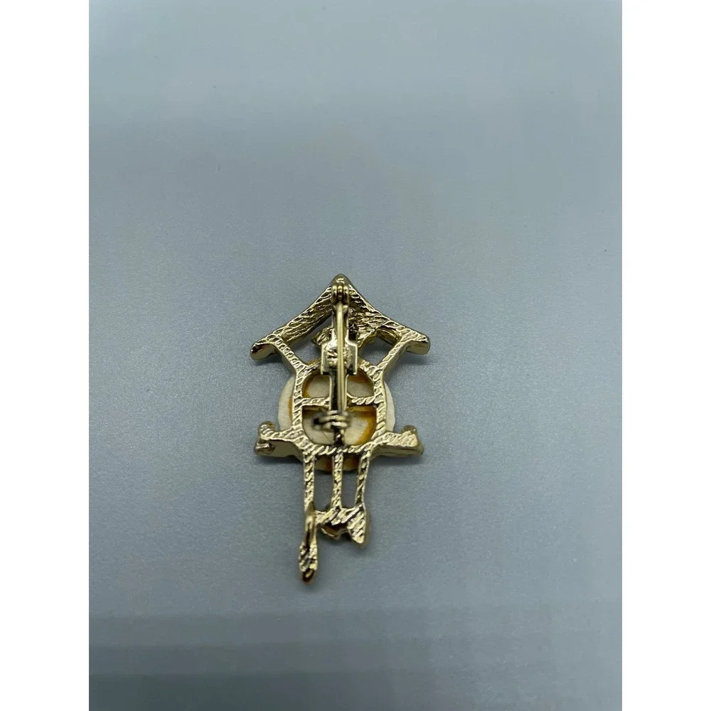 Vintage Gerrys Gold Tone Cuckoo Clock Brooch Pin Novelty Pendulum Jewelry‎